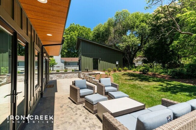 Building Photo - 3015 Sand Hill Crane Dr