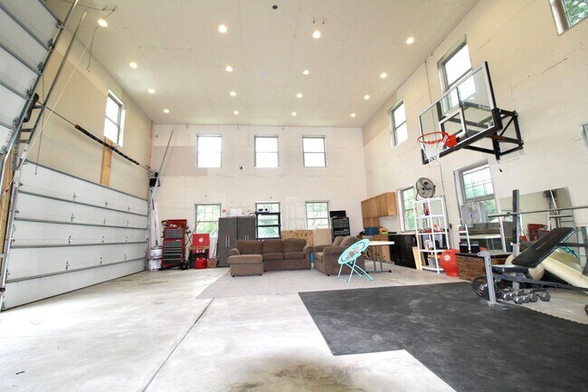 Building Photo - N63W29834 Woodfield Ct
