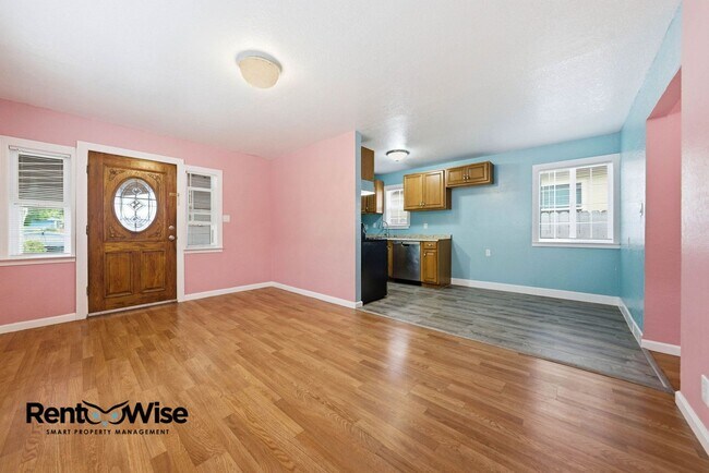 Building Photo - 657 Hurlingame Ave