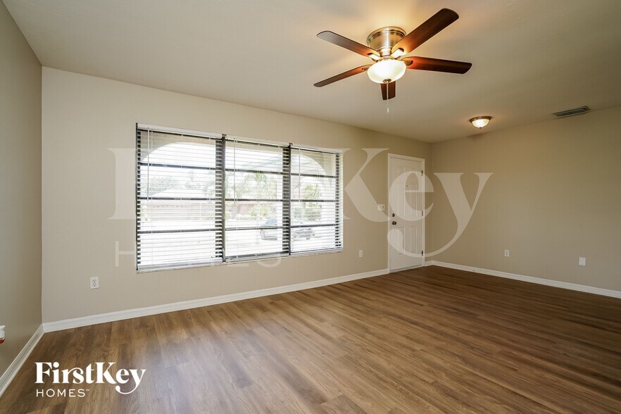 Building Photo - 1125 SE 33rd Terrace