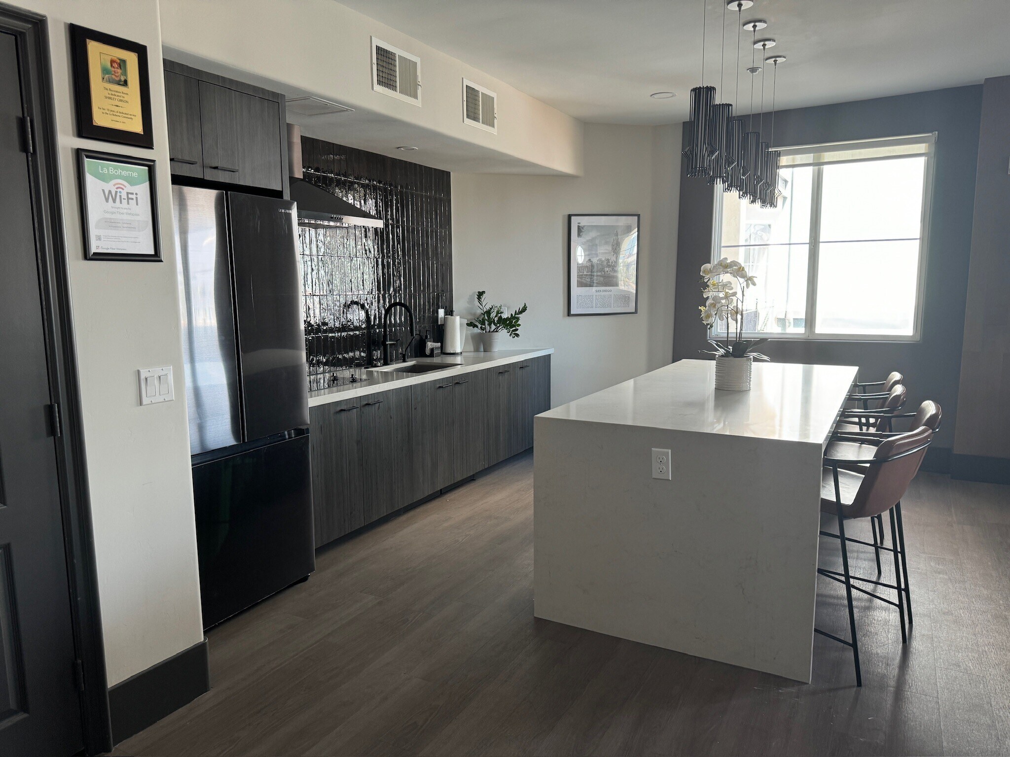 Entertainment and Meeting Room - 3950 Ohio St