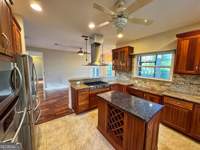 Building Photo - 535 Cardinal Cir E