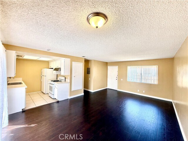 Building Photo - 901 N Dalton Ave