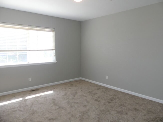 Building Photo - 3 bedroom home!!!