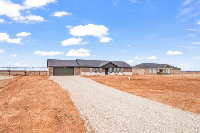 Building Photo - Country Living In Idalou ISD!