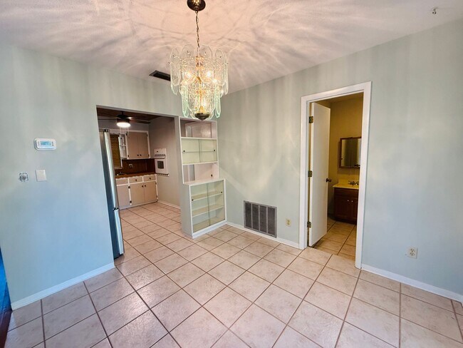 Building Photo - Home in Seminole for rent