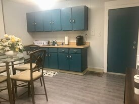 Building Photo - 2127 Prior Ct