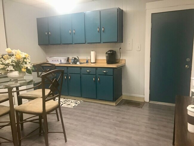 Building Photo - 2127 Prior Ct