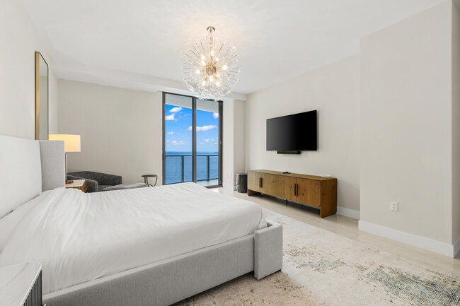 Building Photo - 3100 N Ocean Dr