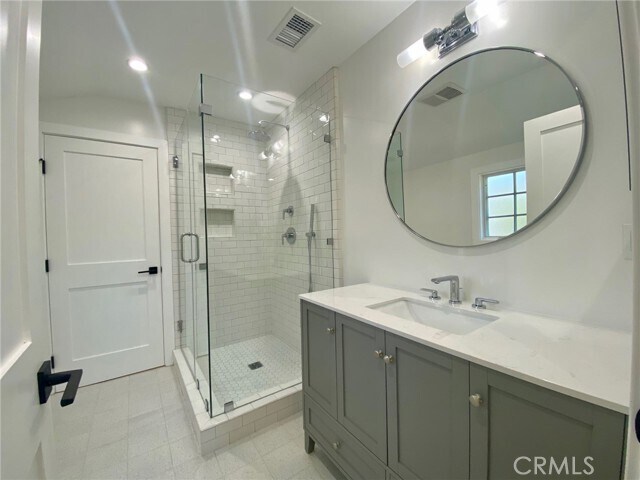 Building Photo - 3645 Vía Palomino