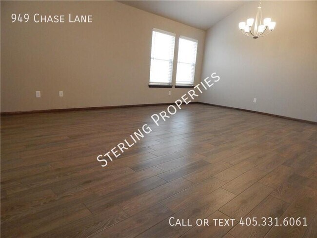Building Photo - 949 Chase Ln