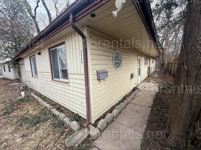 Building Photo - $1195 - **COMING SOON** 3 bed 2 bath - Single Family Home
