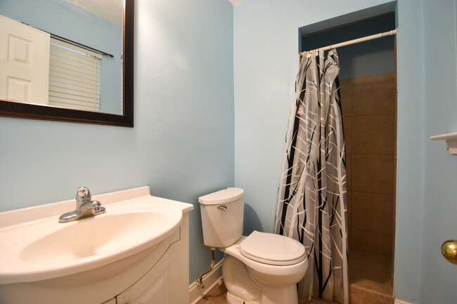 Building Photo - 3834 Brookwood Dr