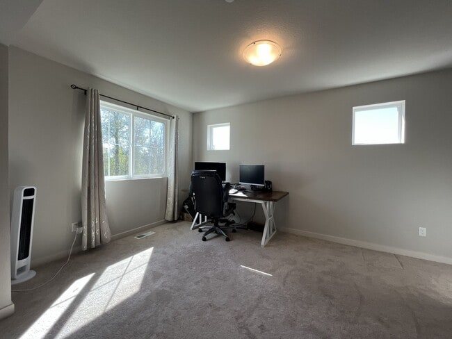 Building Photo - Spacious 5BR Home Near Mountainside High School with Loft, Balcony & Large Kitchen