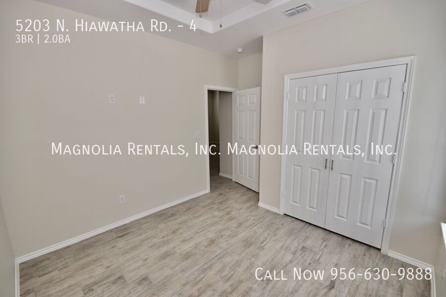 Building Photo - 5203 N Hiawatha Dr