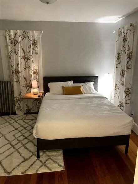 Building Photo - 14 Carleton St