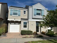 Building Photo - Supe Cute! Low Maintenance!