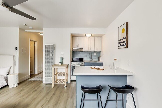 Building Photo - Newly renovated apartment at Oakbrook! Up ...