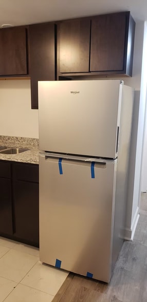 kitchen - 5255 N Mobile Ave