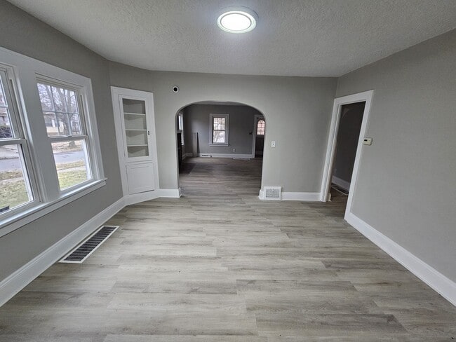 Building Photo - 3355 Henderson Rd