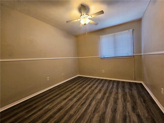 Building Photo - 1192 Ashborough Dr