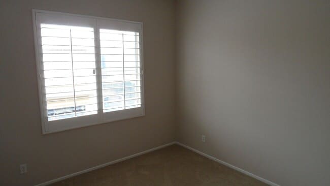 Building Photo - Clean & Spacious 2BR 2BA Two-Story, All Up...