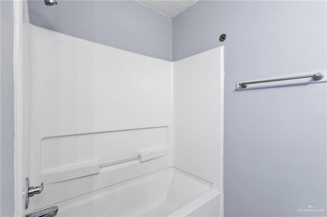 Building Photo - 20 Llano Grande Ln