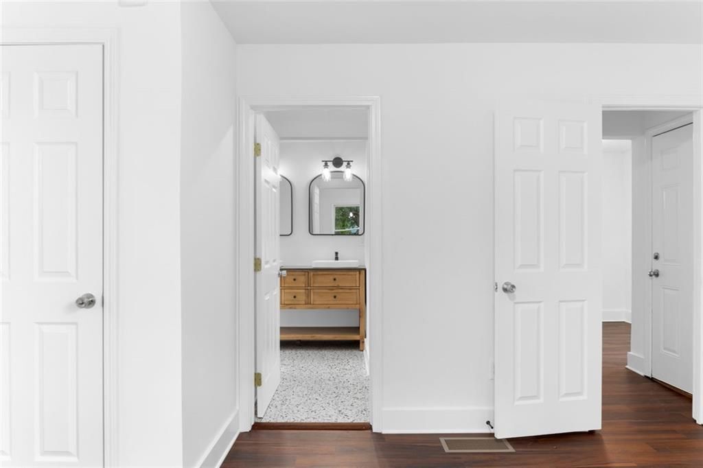 Building Photo - 487 Pasley Ave SE