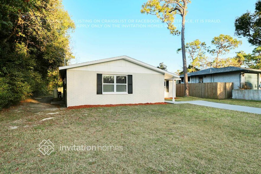 Building Photo - 15740 Sea Pines Dr