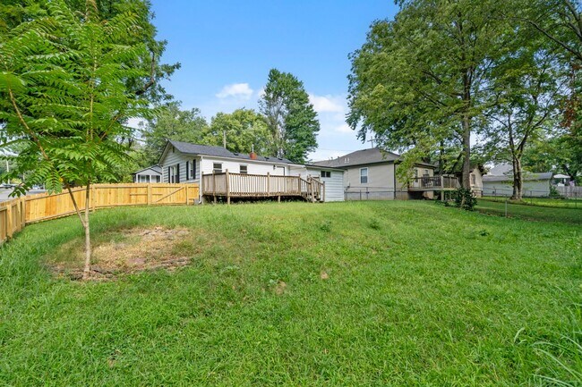 Building Photo - 2100 N Nettleton Ave