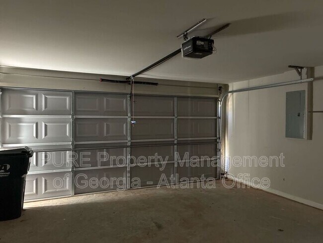 Building Photo - 305 Nutwood Trce