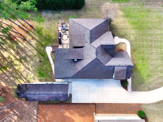 Building Photo - 100 Sweetbriar Lakes Dr