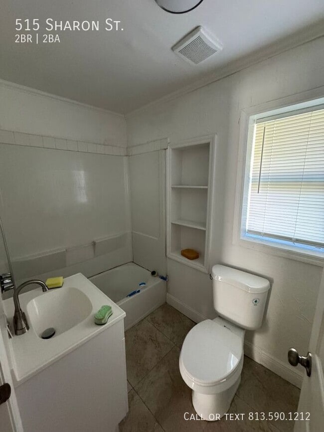 Building Photo - 515 Sharon St