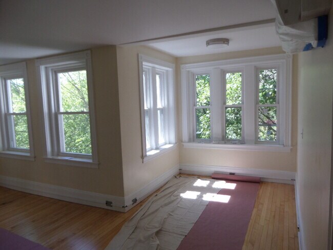 Building Photo - 8 Craigie Cir