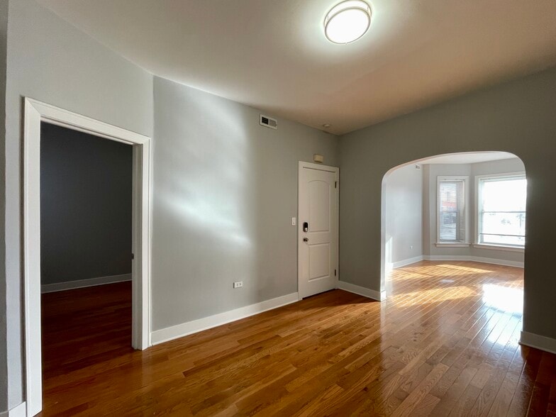 Building Photo - 4736 W Armitage Ave