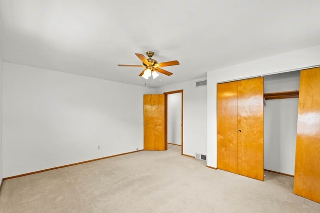 Building Photo - AVAILABLE OCT 1ST!! GORGEOUS 2 BEDROOM IN ...