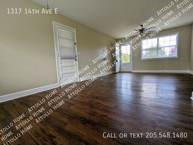 Building Photo - Cute House close to Veterans Memorial Parkway