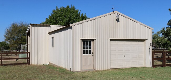 Building Photo - 3 Bed 3 Bath 3 Acres in Aubrey (FIRST MONT...