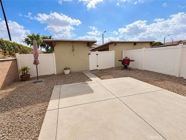 Building Photo - 16810 Village Ln