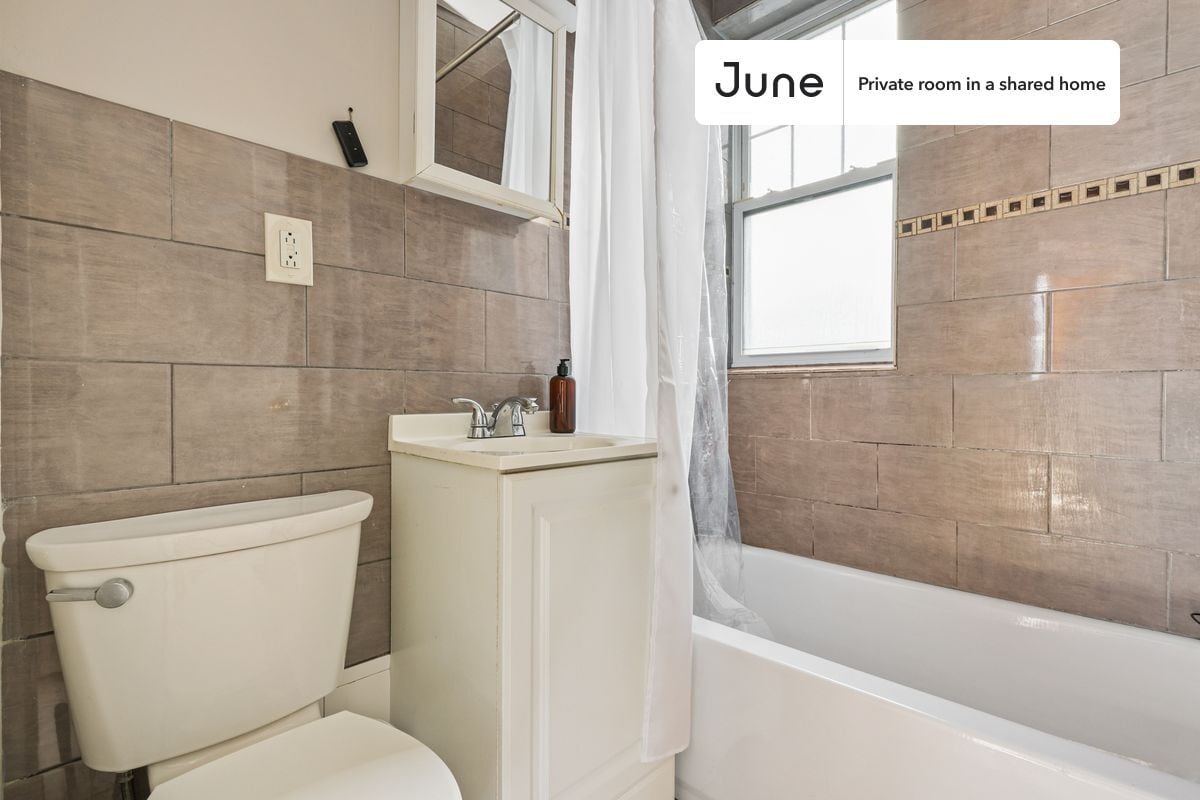 Building Photo - Room in Shared 3 bed/1 bath home