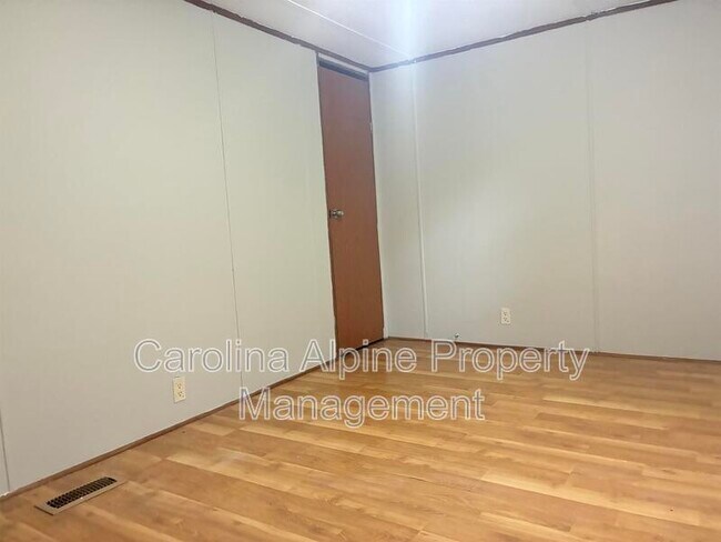 Building Photo - 517 Skylark Ln