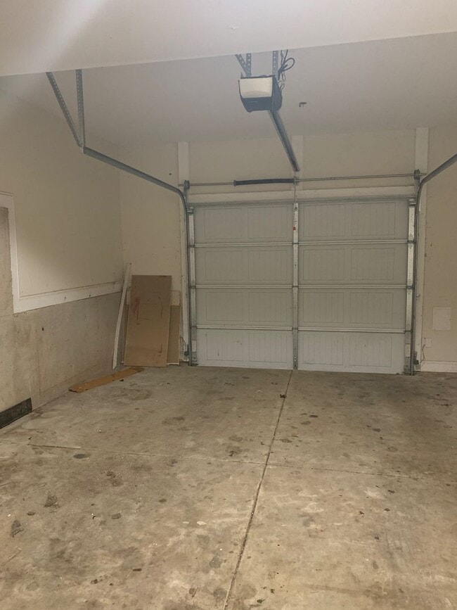 Building Photo - Lovely Eastside Townhome Condo Near Vet School- 3BR/3BATH!