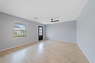 Building Photo - 17038 Marie Vlg Dr