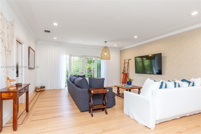 Building Photo - 501 SW 19th Rd