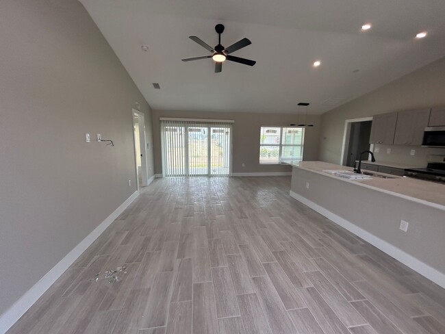 Building Photo - 2314 Kismet Pkwy