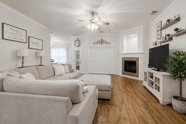 Building Photo - 4869 Del Aire Dr