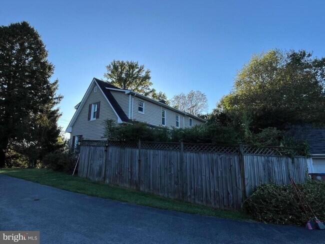 Building Photo - 17717 New Hampshire Ave