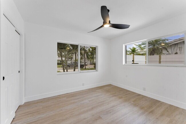 Building Photo - 808 NE 72nd St