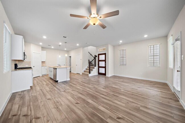 Primary Photo - 3116 Moontide Ln