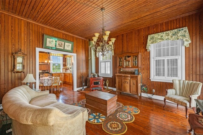 Building Photo - 813 Nelson Ave